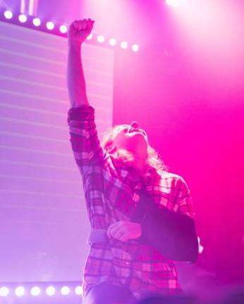 Lizanne Wilmot winning goldsprints.jpg